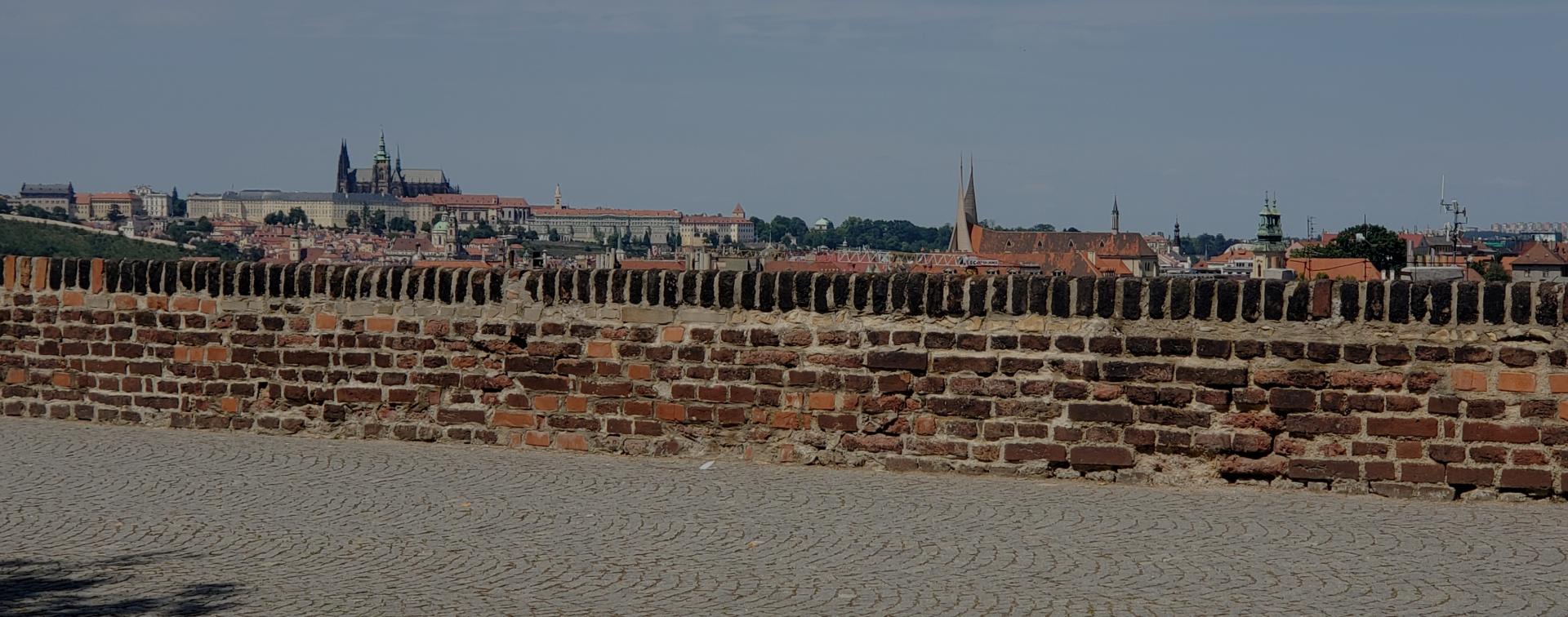vue de Prague et du château depuis les remparts de Vyšehrad